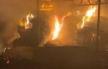 مستوطنون يحطمون منزلًا في رام الله ويحرقون بركسًا زراعيًا في القدس