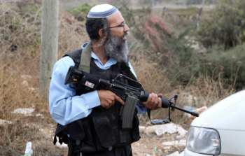 مستوطن يطلق الرصاص على مركبة شرق بيت لحم