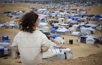 250 ألف أسرة بغزة تعاني في مخيمات النزوح نتيجة الأمطار