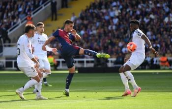 تجدد الصراع بين ريال مدريد وبرشلونة: اتهامات متبادلة ومساعدات خفية