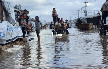 المنخفض الجوي يجدد المعاناة.. خيام النازحين تغرق في غزة