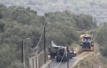 الاحتلال يجرف طريقًا زراعيًا شرق سلفيت