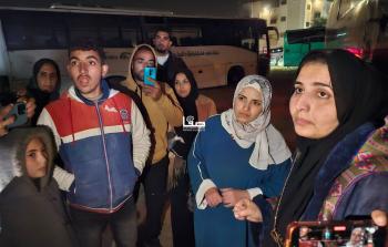 مغادرة 8 مرضى ومرافقيهم عبر معبر رفح ووصول 12 مواطنًا إلى القطاع