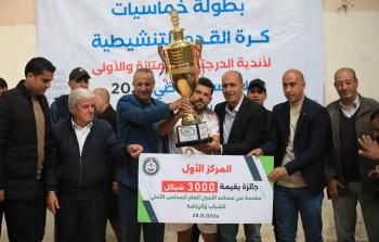 تتويج شباب خانيونس بكأس ومكافأة المركز الأول