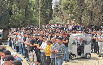 70 ألف مصلّ يؤدون صلاة الجمعة في الأقصى