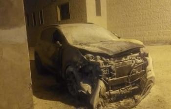 مستوطنون يحرقون مسجدًا وعددًا من المركبات برام الله