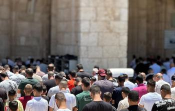60 ألف مصلّ يؤدون الجمعة في الأقصى