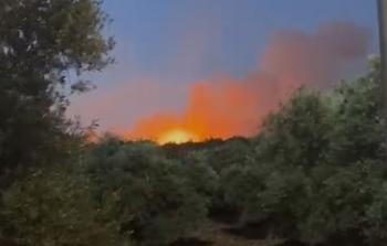 مستوطنون يضرمون النار في أراضي برقا شرق رام الله