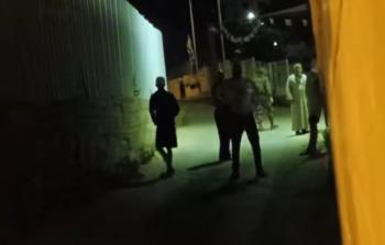 الاحتلال ومستوطنون يقتحمون مسجد الرأس في الخليل ويغلقونه أمام المصلين