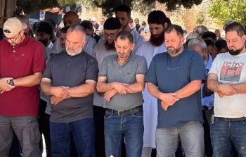 65 ألف مصلّ يؤدون الجمعة في الأقصى