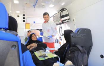 مغادرة 73 مريضًا مع مرافقيهم عبر معبر رفح وعودة 73 آخرين