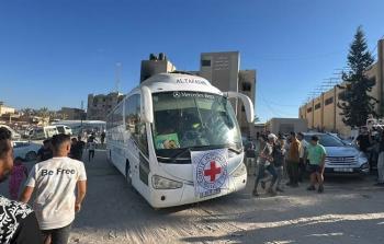 عودة 24 عاملًا فلسطينيًا إلى قطاع غزة