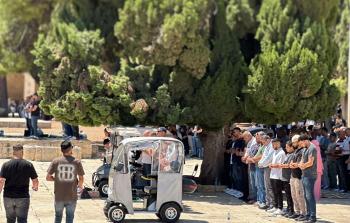 عشرات الآلاف يؤدون صلاة الجمعة في المسجد الأقصى