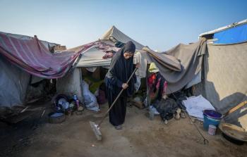 بين الحر والآفات.. مخيمات النزوح في غزة تواجه مخاطر صحية متفاقمة