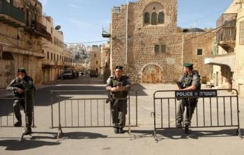 الاحتلال يعتقل شابًا ويبعد مواطنين عن القدس والأقصى