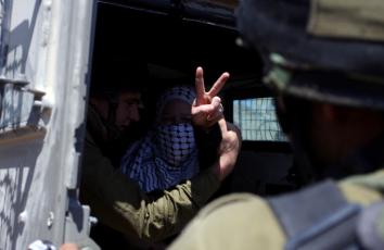  جرى نقل الفتاة إلى الحاجز لاستكمال التحقيق معها