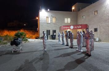 صلاة الجنازة على السيدة التي توفيت إثر إصابتها بفيروس في نابلس