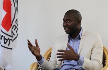 رئيس بعثة الصليب الأحمر 