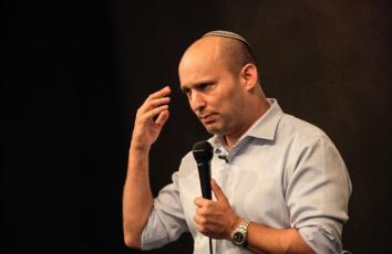 وزير التعليم الإسرائيلي زعيم حزب البيت اليهودي نفتالي بينيت