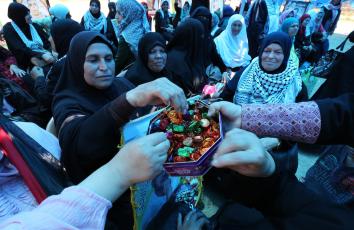فرحة أهالي الأسرى في غزة بانتصار أبنائهم في سجون الاحتلال الإسرائيلي