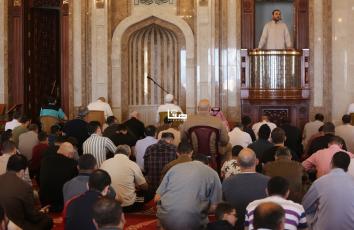 إلغاء التباعد  فى مساجد غزة مع تراجع أعداد المصابين بـ"كورونا"