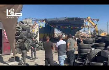 الاحتلال يهدم منشآت تجارية في بلدة عناتا شمال شرق القدس المحتلة