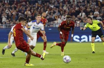 أصيب ديبالا لحظة تسجيل هدف فوز روما على ليتشي من ركلة جزاء