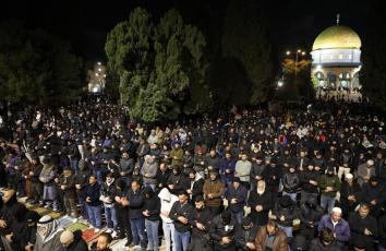 صلاة التراويح في المسجد الأقصى المبارك