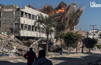 قصف مبنى في وسط مدينة غزة