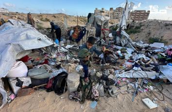 دمار جراء قصف الاحتلال خيام النازحين في خانيونس