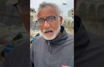 مواطن من غزة يعيش داخل بيته الآيل للسقوط