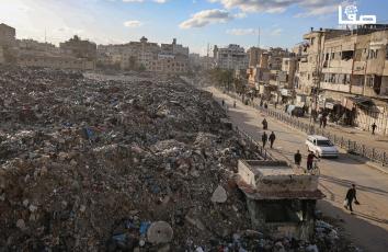 تكدّس النفايات في قلب غزة نتيجة منع الاحتلال استخدام مكب جحر الديك شرقي المدينة