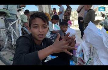 مواطنون في غزة يضطرون لطحن البقوليات والمعكرونة بعد نفاد الدقيق بفعل التجويع وإغلاق المعابر