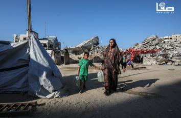 إغلاق المعابر يفاقم أزمتهم: عائلة نازحة في غزة تواجه الحياة بعد فقدان المُعيل والمنزل