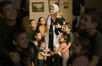 بالذكاء الصناعي.. قصة الطبيبة ألاء النجار وزوجها وأطفالها العشرة في غزة