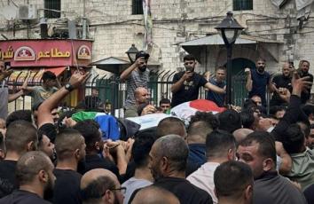 تشييع الشهيدة زهية العبيدي في مخيم شعفاط