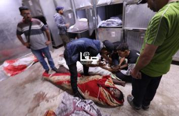 تشييع شهداء ارتقوا بقصف إسرائيلي استهدف مجموعة من المواطنين بحي النصر غربي مدينة غزة