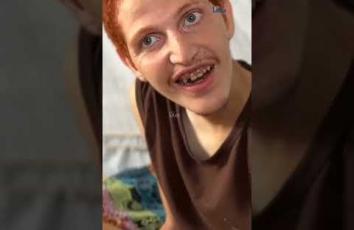 رجب مصاب بشلل نصفي يعيش في خيمة بوضع صعب في غزة