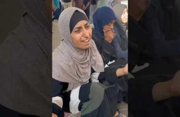 أهالي يبكون شهداءهم الذين ارتقوا بقصف الاحتلال على مدينة #غزة