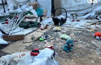 غارة استهدفت خيام النازحين في مخيم النصيرات وسط قطاع غزة