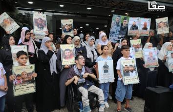 وقفة للمطالبة بالإفراج عن الأسرى في السجون الإسرائيلية بمدينة نابلس