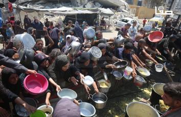 ولا زالت "التكية" الملاذ الوحيد لكثير من المواطنين في مدينة غزة وسط أزمة جوع المتسمرة