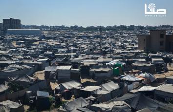 تكدّس كبير للخيام في منطقة المواصي غرب خان يونس وسط أوضاع إنسانية صعبة