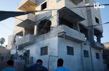 قوات الاحتلال تفجر منزل الأسير ثابت مسالمة في مدينة الخليل بالضفة الغربية