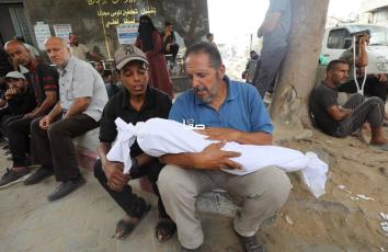 وداع حزين لشهداء القصف الإسرائيلي على مدينة غزة