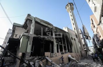 الاحتلال يدمر مسجد ابن تيمية في دير البلح وسط غزة