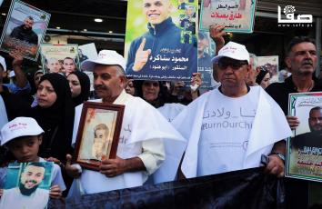 مواطنون يطالبون باستعادة جثامين أبنائهم المحتجزة لدى الاحتلال في مدينة نابلس بالضفة الغربية