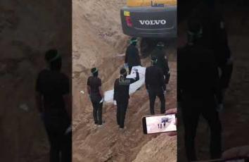 مقـ.اومـ.ون من كـ.تائـ.ب القسـ..ام يتمكّنون من انتشال جثة إسرائيلي في خانيونس