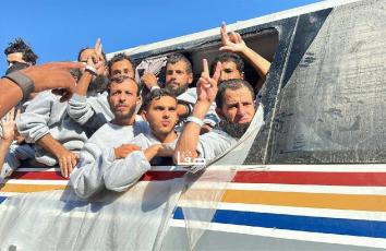 رائد الشيخ.. من عذاب السجن إلى وجع الإبعاد عن الأهل