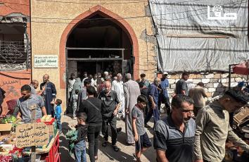 أداة صلاة الجمعة في مسجد الفاروق المدمر في النصيرات وسط قطاع غزة